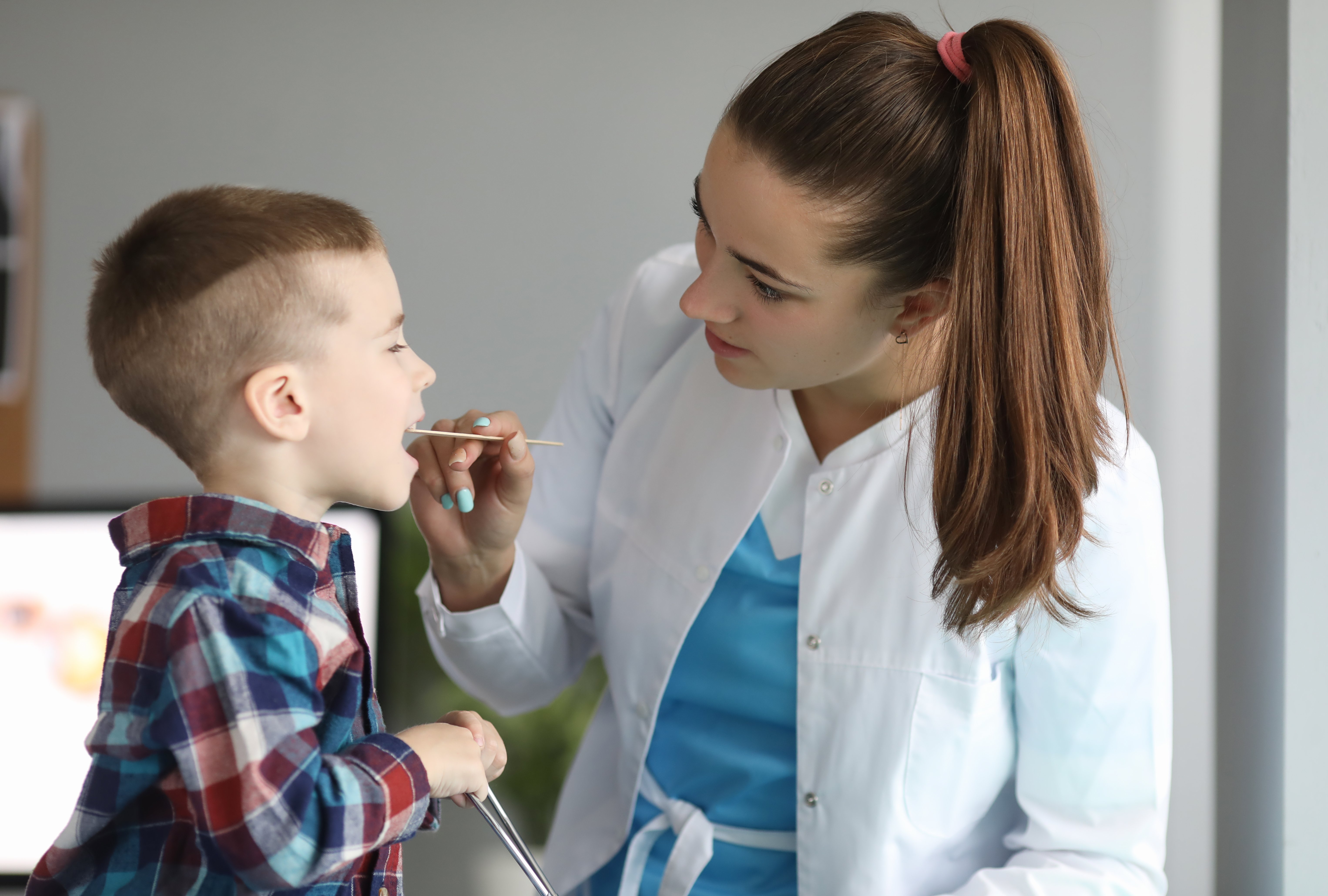 kid-with-doctor.379f1a98434d6154b6d4.jpg